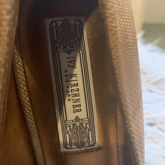 Golden pump - Picture 3 of 8